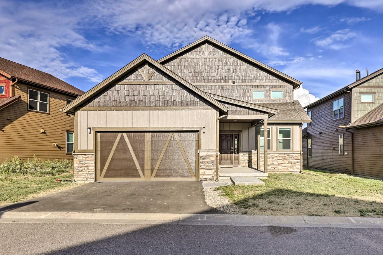 Chic Granby Home With Furnished Deck And Hot Tub! Exterior photo