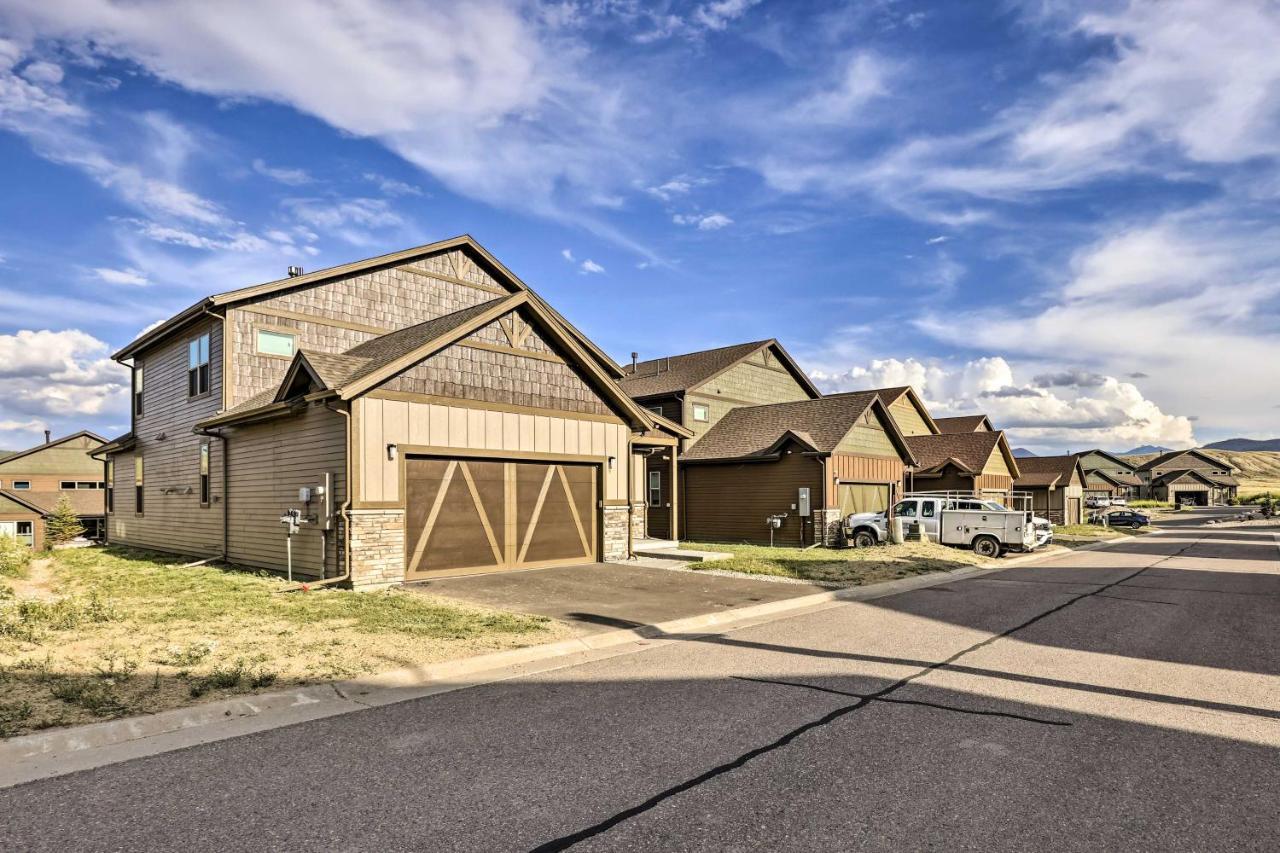 Chic Granby Home With Furnished Deck And Hot Tub! Exterior photo