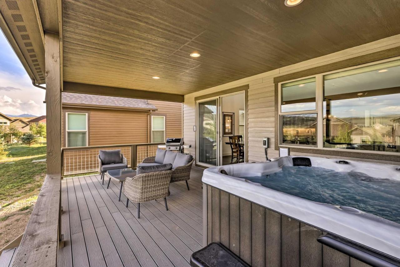 Chic Granby Home With Furnished Deck And Hot Tub! Exterior photo