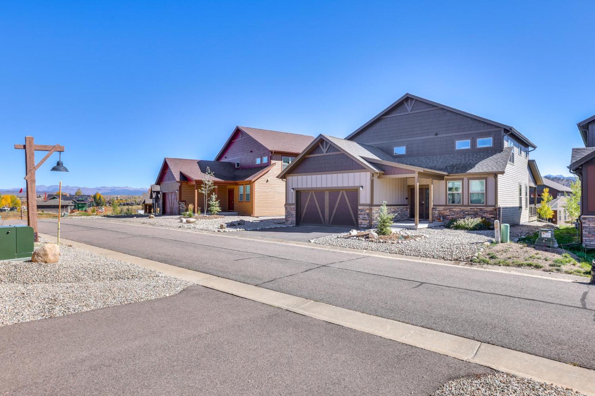 Chic Granby Home With Furnished Deck And Hot Tub! Exterior photo